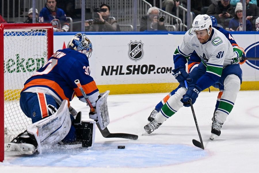 Los Maple Leafs adquieren al alero Dakota Joshua de los Canucks