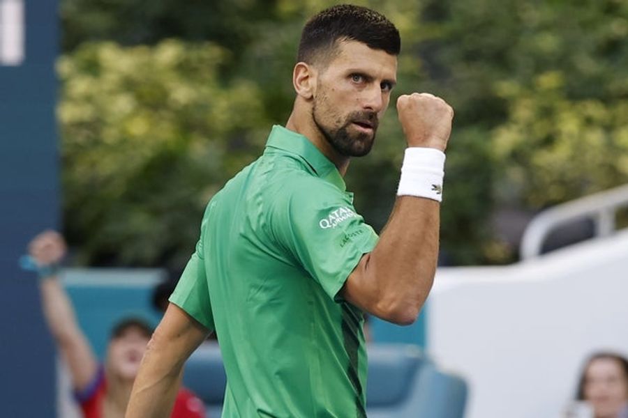 Novak Djokovic advances to Miami Open semifinals