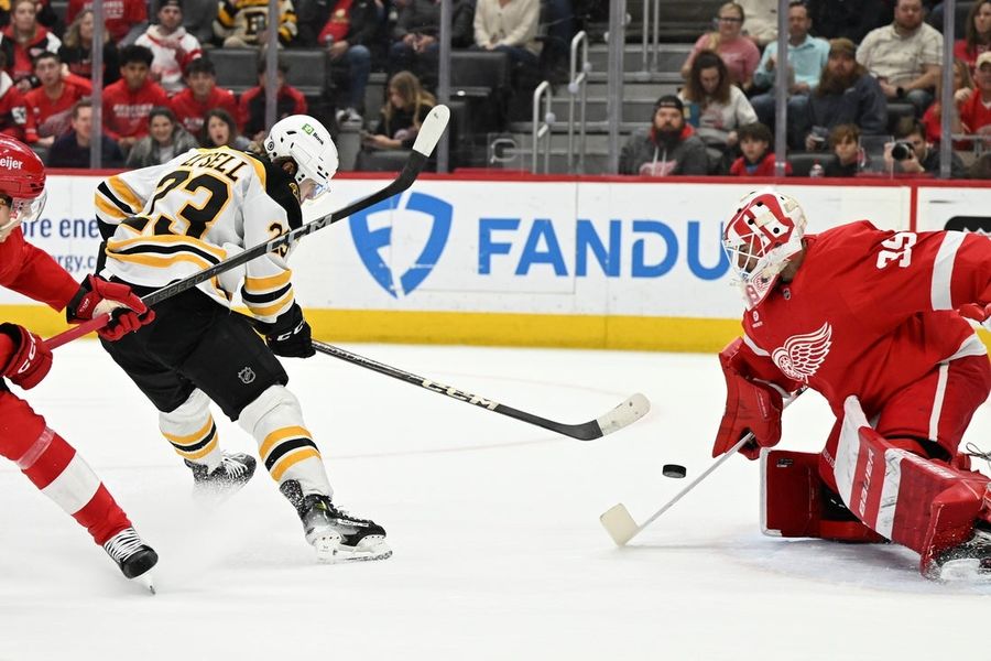 Red Wings win battle of struggling teams by edging Bruins