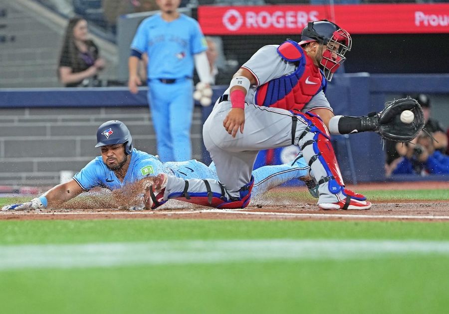 Blue Jays put away Nationals for 4th straight win