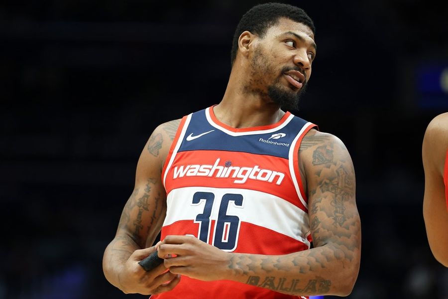 El veterano Marcus Smart firma con los Lakers tras la rescisión del contrato.