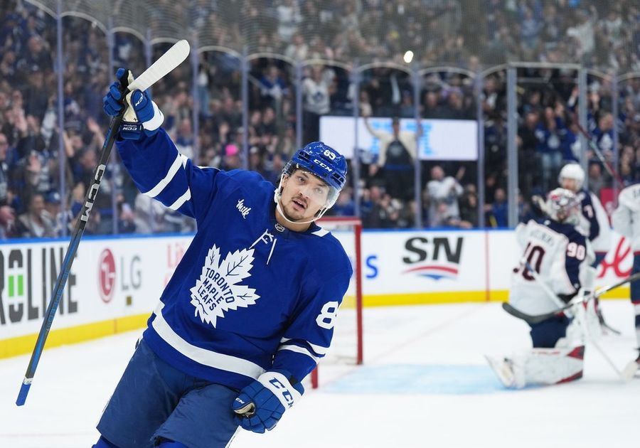 El alero RFA Nicholas Robertson evita el arbitraje y firma con los Leafs