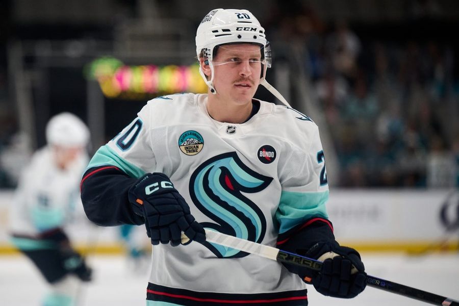 Rangers agree to terms with F Eeli Tolvanen on 1-year deal