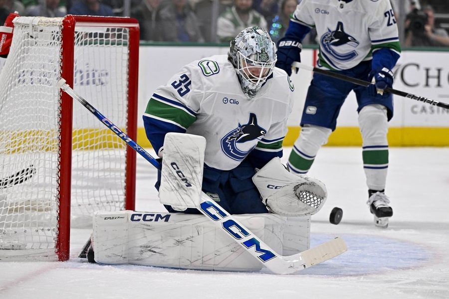 NHL: Vancouver Canx in Dallas Stars