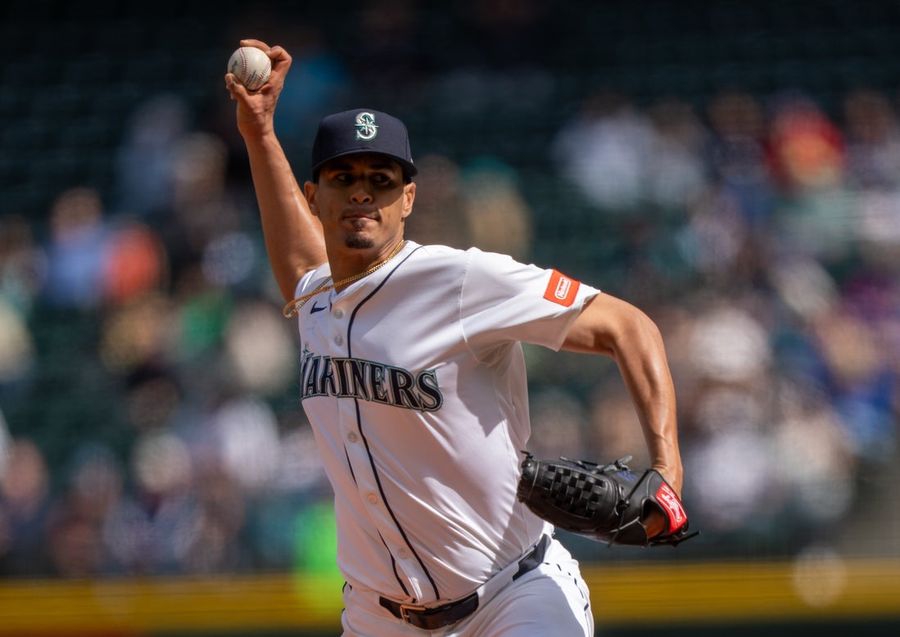 Orioles acquire RHP Luis F. Castillo from Mariners