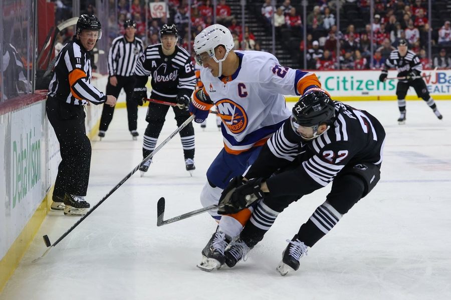 Ilya Sorokin stops all shots as Islanders edge Devils