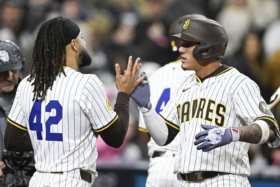Padres' offense walking tall into matchup with scuffling Astros