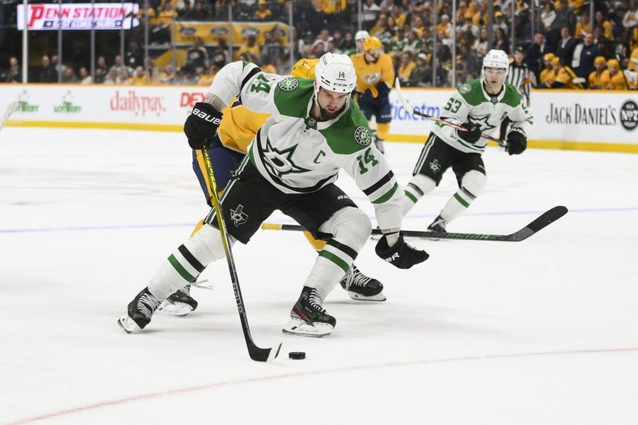 NHL: نجمات دالاس على ناشفيل فيغز