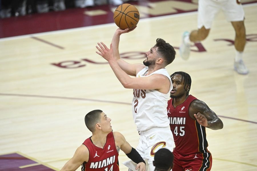 Donovan Mitchell, Ty Jerome power Cavaliers past Heat