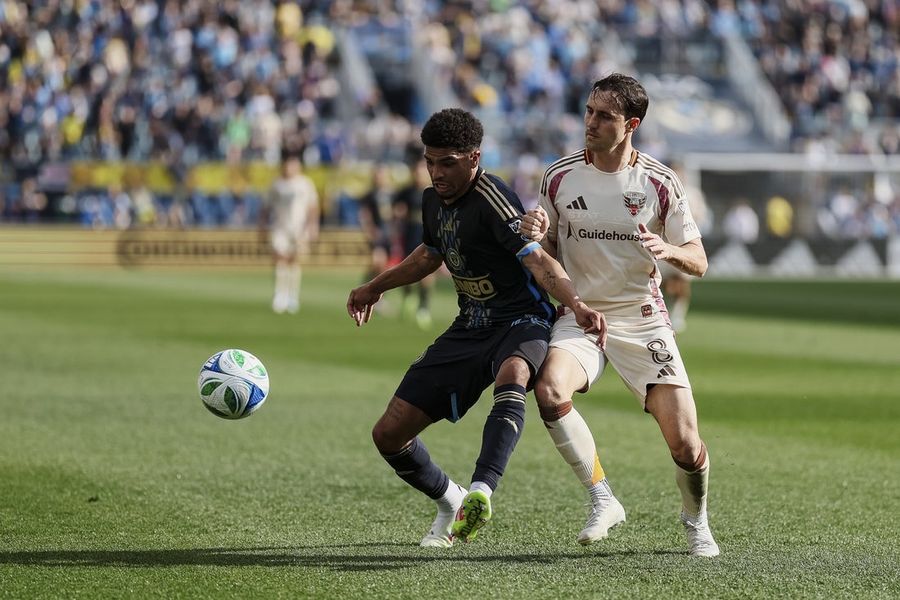 Philadelphia Union blast D.C. United in the rain
