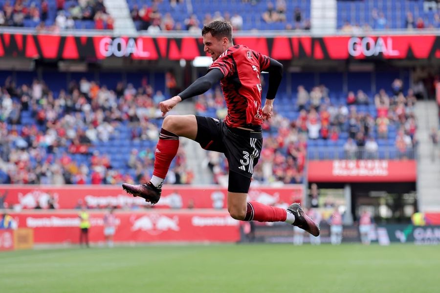 Noah Eile's first MLS goal lifts Red Bulls to win