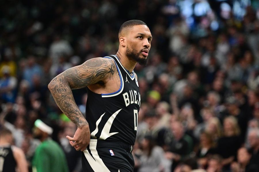 NBA: Playoff-Indiana Paper in Milwauki Box