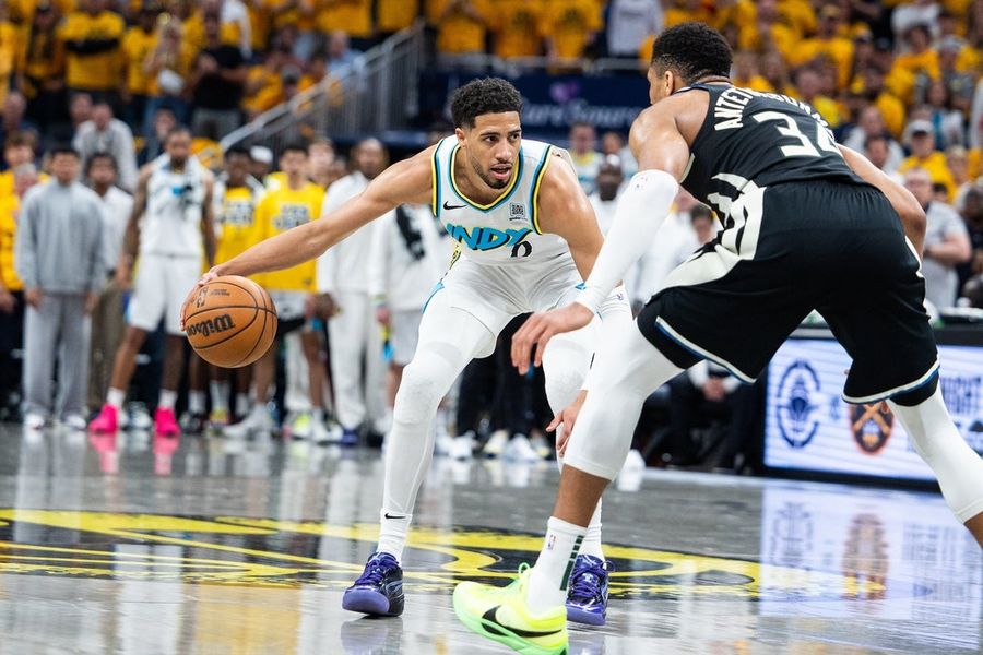 NBA: Playoff-Milvauki Box in Indiana Pares