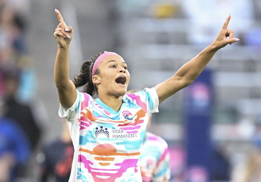 Trinity Armstrong's first pro goal lifts Wave over Bay FC