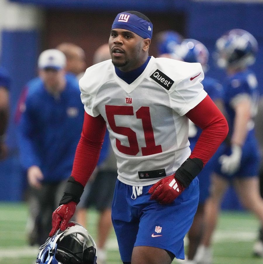 El linebacker de primera ronda de los Giants, Abdul Carter, firma contrato de novato