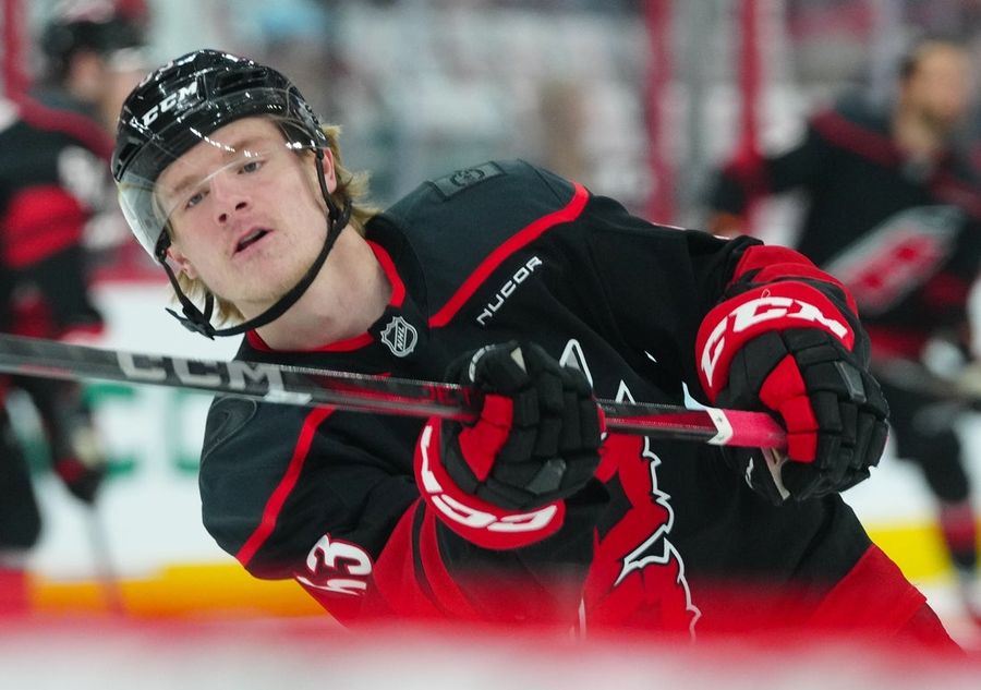 El alero de los Hurricanes, Jackson Blake, firma una extensión de contrato de 8 años y $45 millones