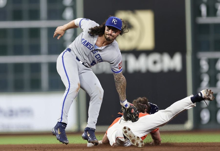Deadspin | Isaac Paredes' socks walk-off homer as Astros edge Royals