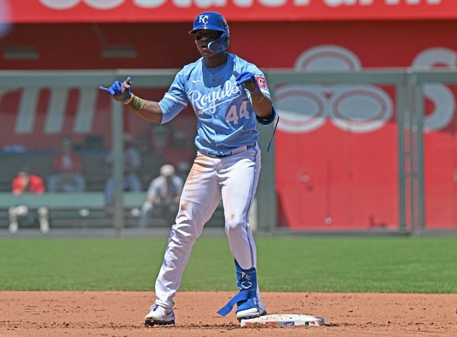Royals avoid sweep with 2-1 win over red-hot Cardinals