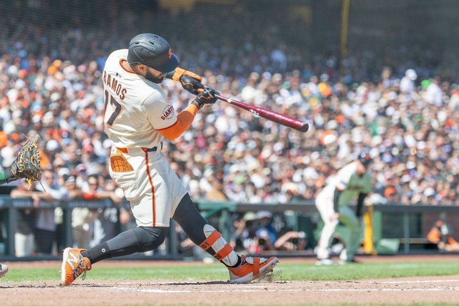 Giants rally with two runs in eighth to edge Athletics