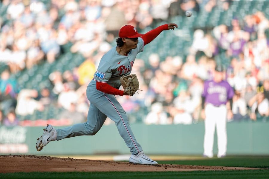 Deadspin | Phillies bang out 17 hits, cruise past Rockies