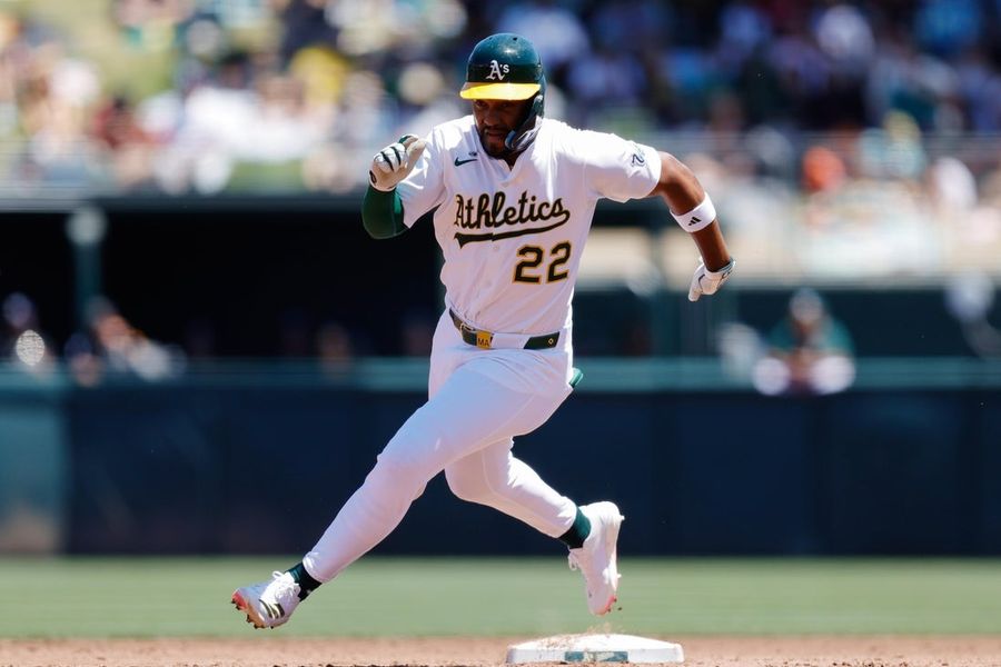 Reds acquire IF/OF Miguel Andujar from A's