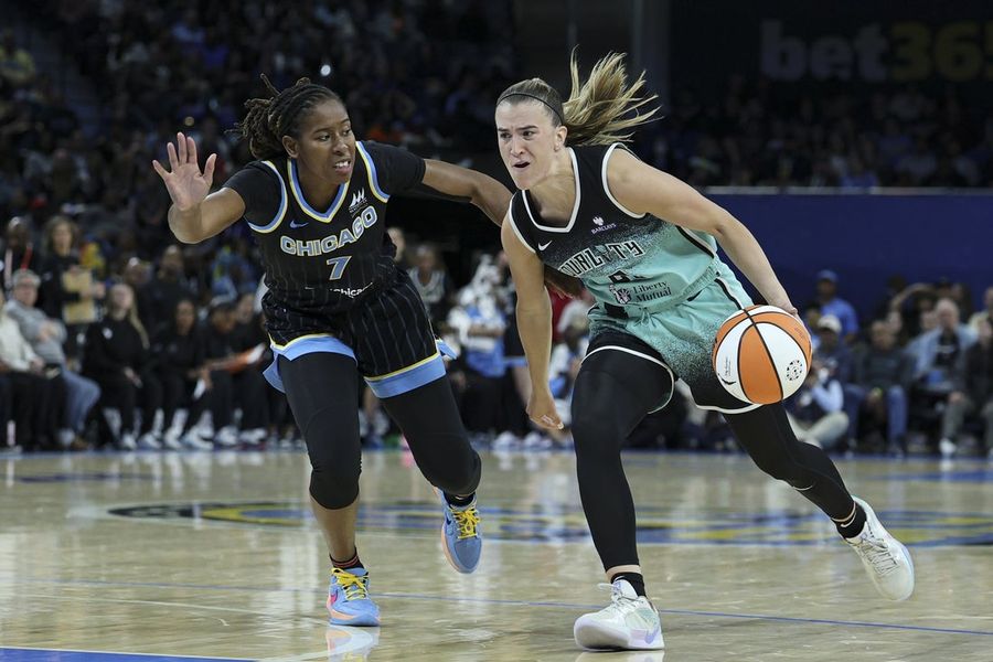 WNBA: New York Liberty in Chicago Akash