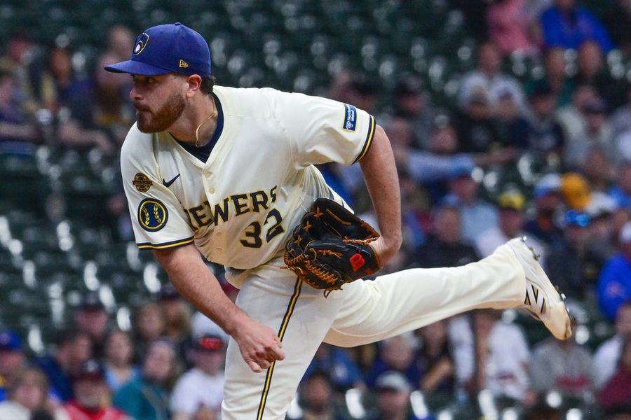 MLB: Atlanta Braves at Milwaukee Brewers