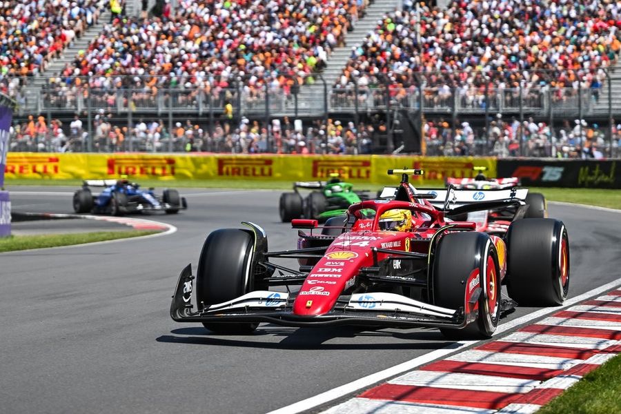 Lewis Hamilton: Ferrari not 'firing on all cylinders'