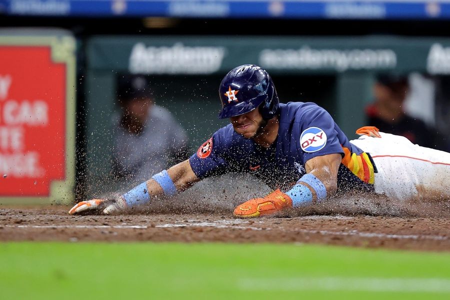 Deadspin | Astros rally in ninth, sweep Twins with walk-off in tenth