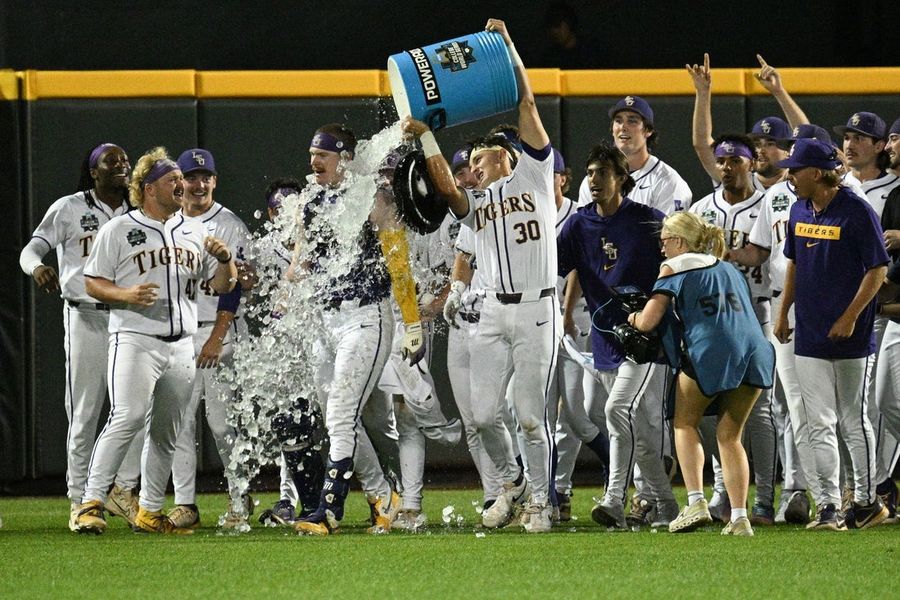 NCAA Baseball: College World Series-Reconsus V LSU