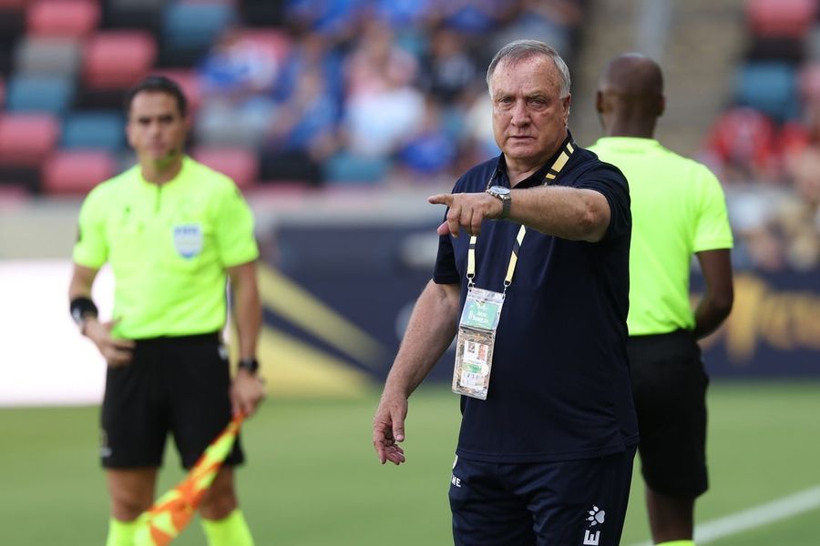 Dick Advocaat returns to coach Curacao in World Cup