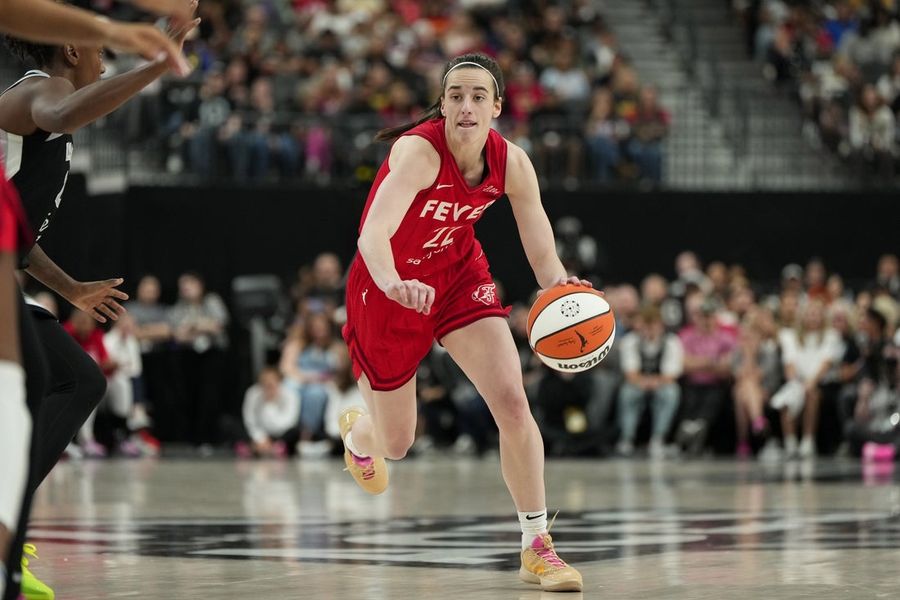 Caitlin Clark y Paige Bueckers debutarán en el campamento de mayores de EE. UU.
