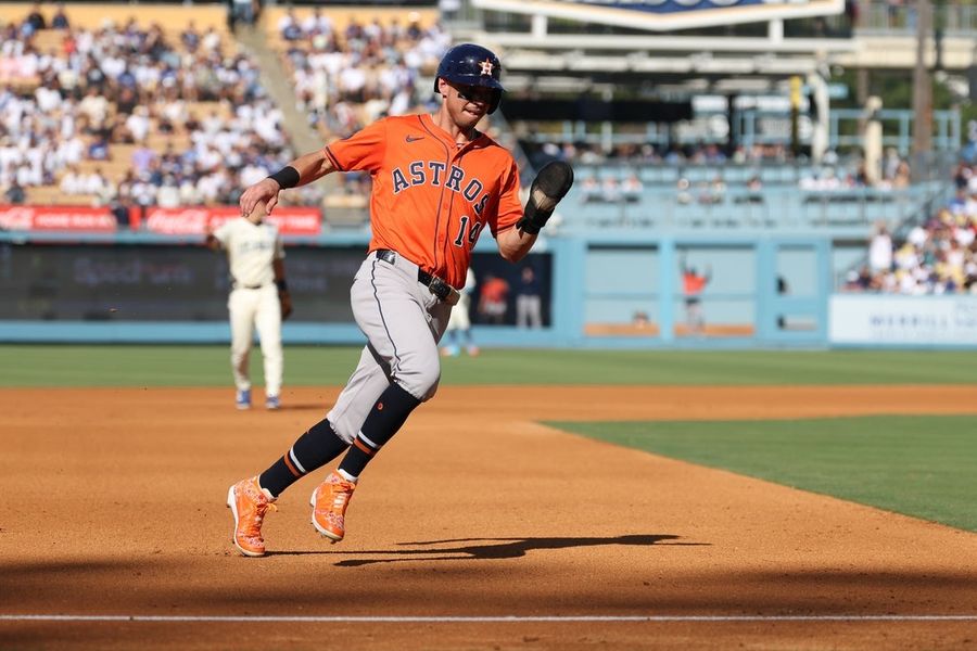 Deadspin | Astros use 4-run third inning to race past Dodgers