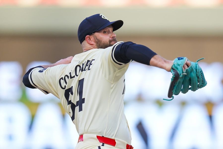 Deadspin | Rangers bullpen adds Twins' Danny Coulombe, Cards' Phil Maton
