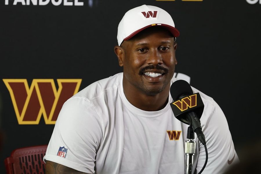 El apoyador de los Commanders, Von Miller, aún confía en presionar al quarterback.