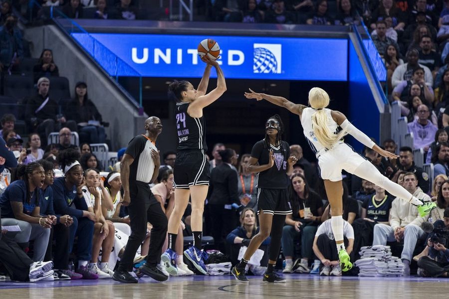 WNBA: Dallas Wings at Golden State Valkyries