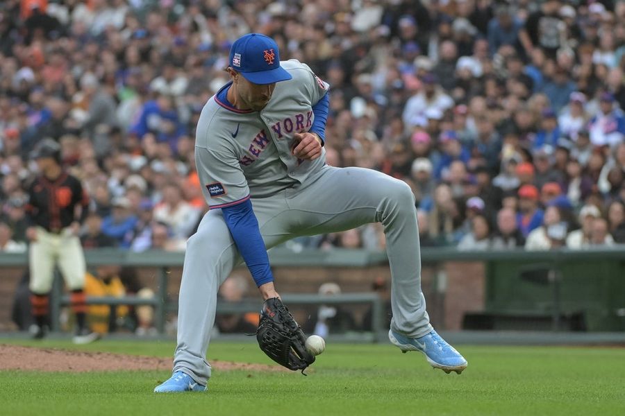 David Peterson leads Mets past Giants, Robbie Ray