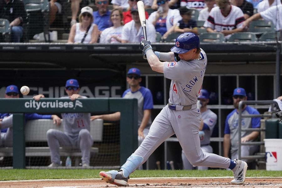 Deadspin | Cubs hold on to lead for crosstown series win over White Sox