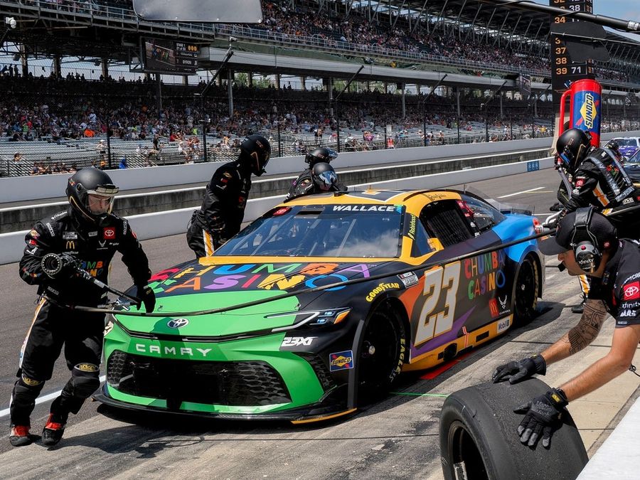 Bubba Wallace supera a Kyle Larson en doble tiempo extra para conquistar el Brickyard 400