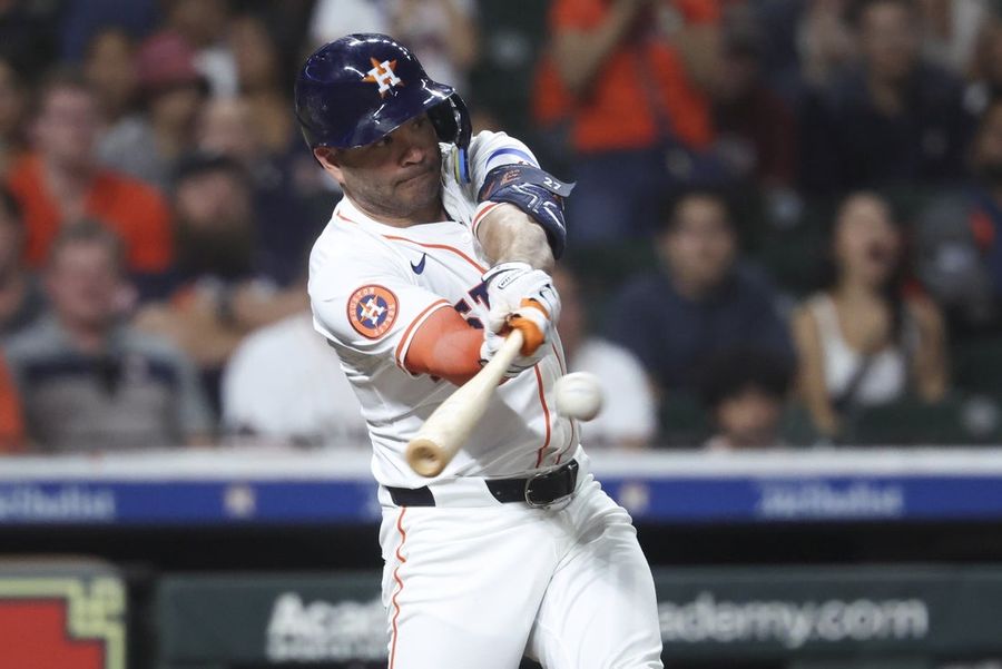 Deadspin | Jose Altuve aims to stay hot as Astros open road trip vs. Red Sox