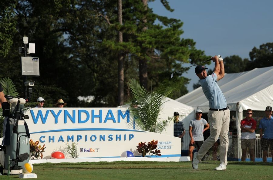 Great (Adam) Scott: Birdie binge keeps Wyndham lead, playoffs in sight
