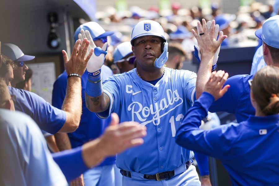 Royals' Salvador Perez aims to ride power surge vs. Jays