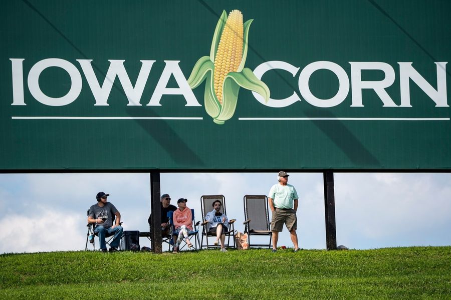 Ryan Blaney earns pole, continues mastery in Iowa 