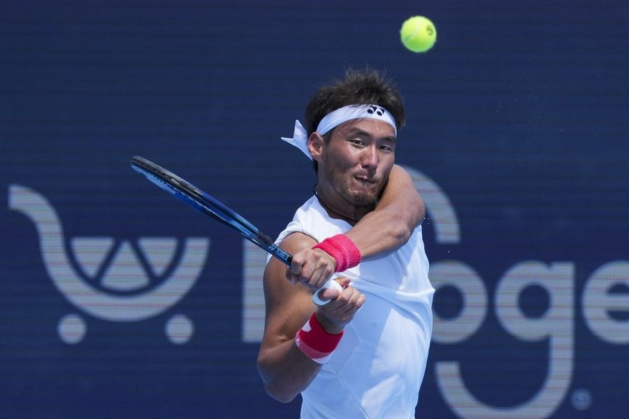 Yunchaokete Bu KOs top seed Tsitsipas in Winston-Salem