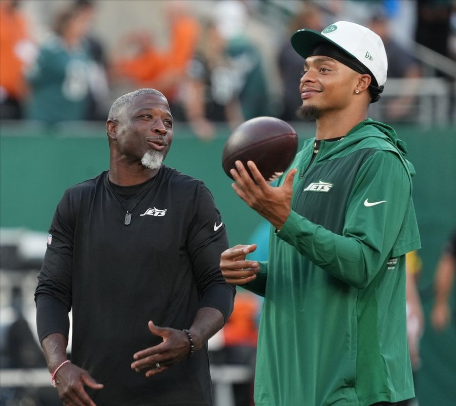 Jets owner blames QB Justin Fields for Aaron Glenn's 0-7 start
