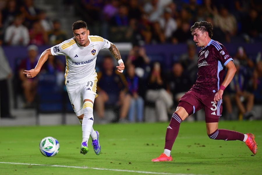 Galaxy score 3 goals, dominate Rapids for rare win