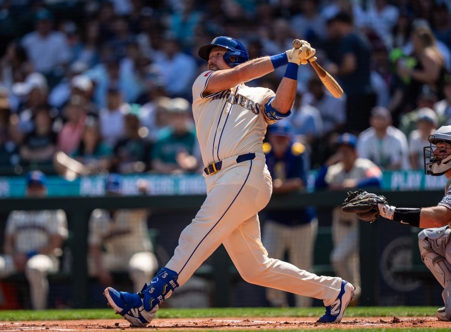 Cal Raleigh aims to power M's vs. Padres in showdown of contenders