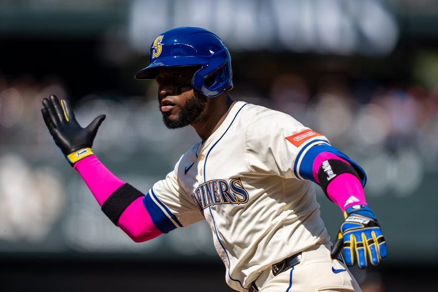 Mariners OF Victor Robles' suspension trimmed to 7 games