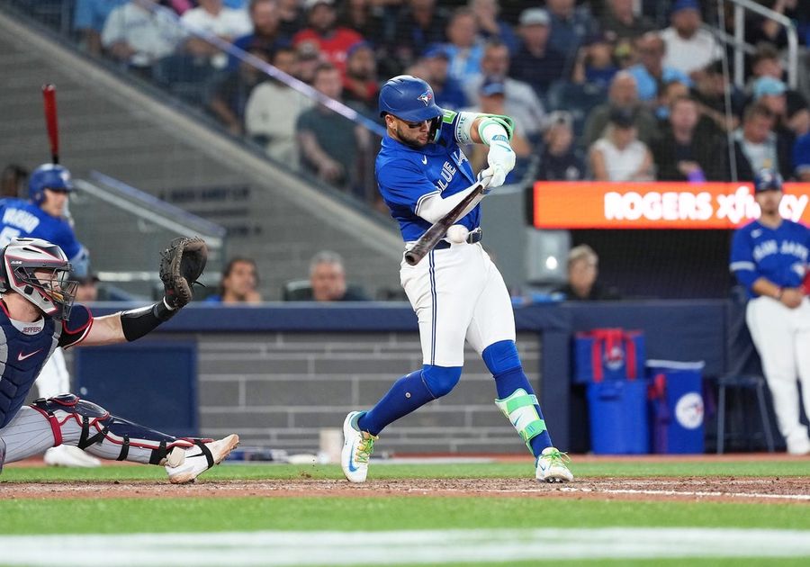 Majors' top two teams meet as Brewers open set vs. Blue Jays