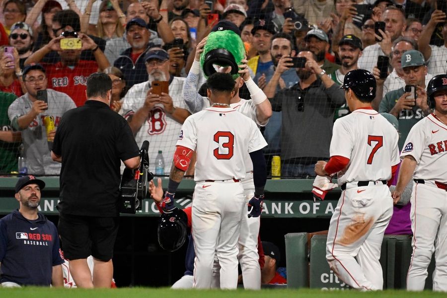 Red Sox use big eighth inning to outslug Guardians